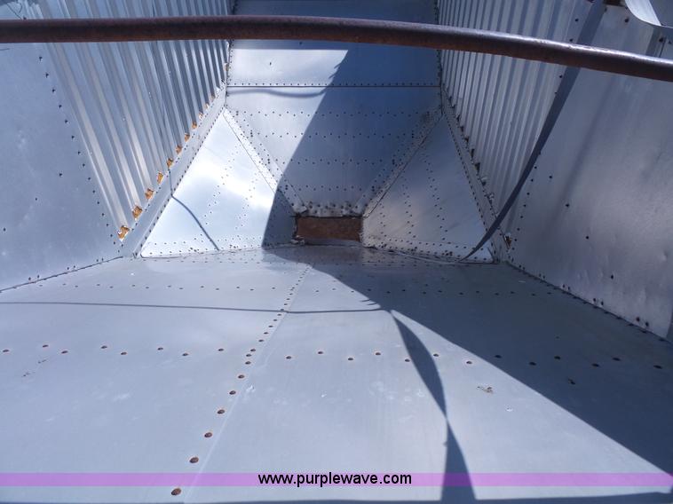 image for item K4686 1979 Wilson AGH500 double hopper grain trailer