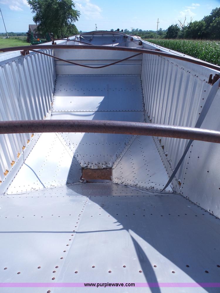 image for item K4686 1979 Wilson AGH500 double hopper grain trailer