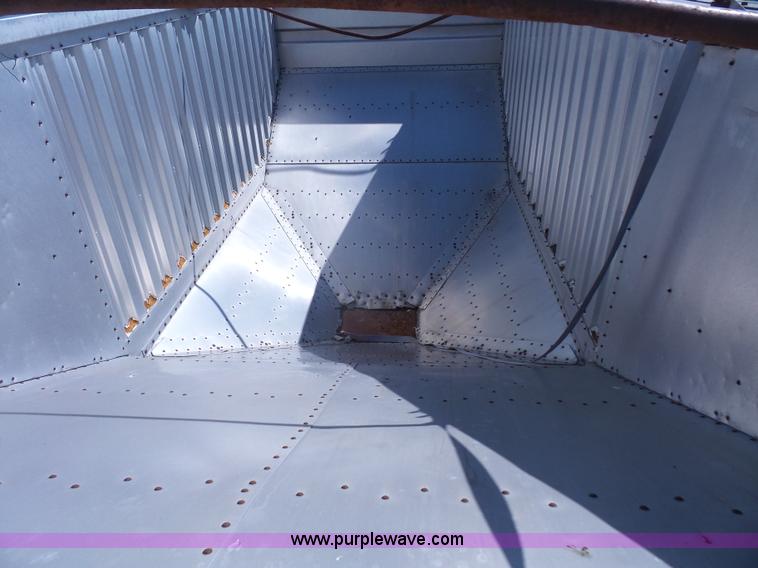 image for item K4686 1979 Wilson AGH500 double hopper grain trailer