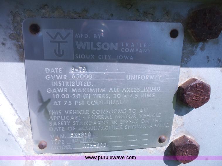 image for item K4686 1979 Wilson AGH500 double hopper grain trailer