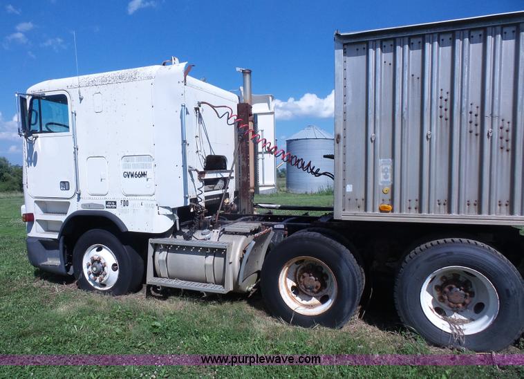 image for item K4687 1989 Freightliner FLA semi truck