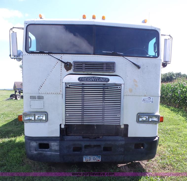 image for item K4687 1989 Freightliner FLA semi truck