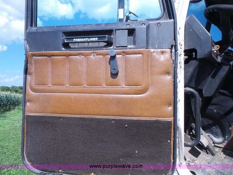 image for item K4687 1989 Freightliner FLA semi truck