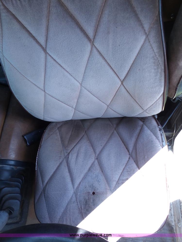 image for item K4687 1989 Freightliner FLA semi truck