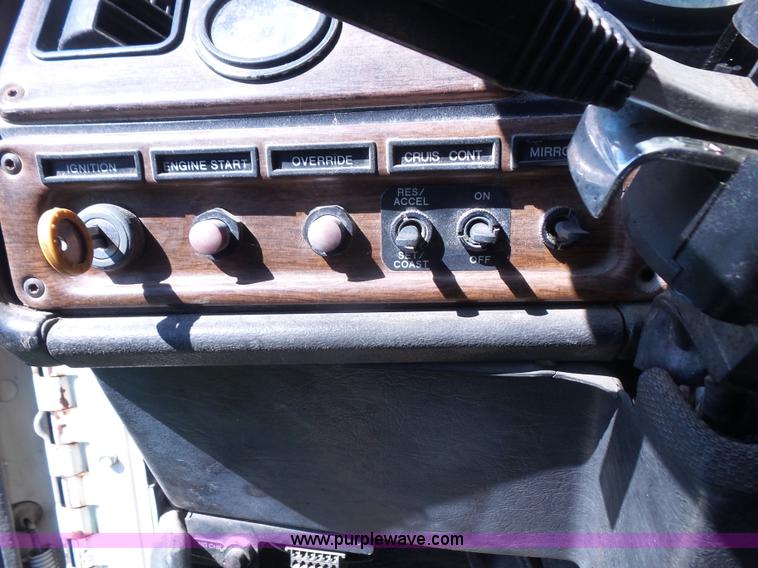 image for item K4687 1989 Freightliner FLA semi truck