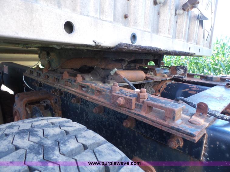 image for item K4687 1989 Freightliner FLA semi truck