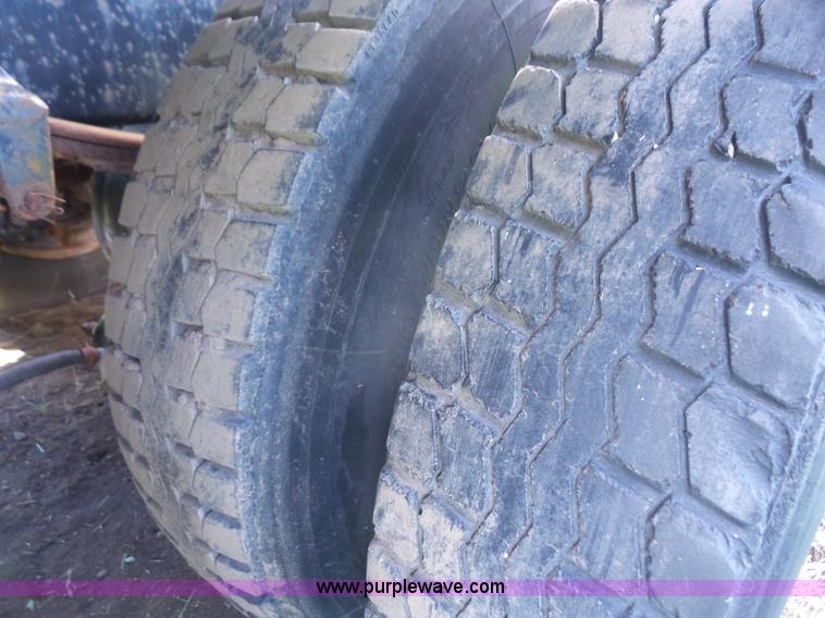 image for item K4687 1989 Freightliner FLA semi truck