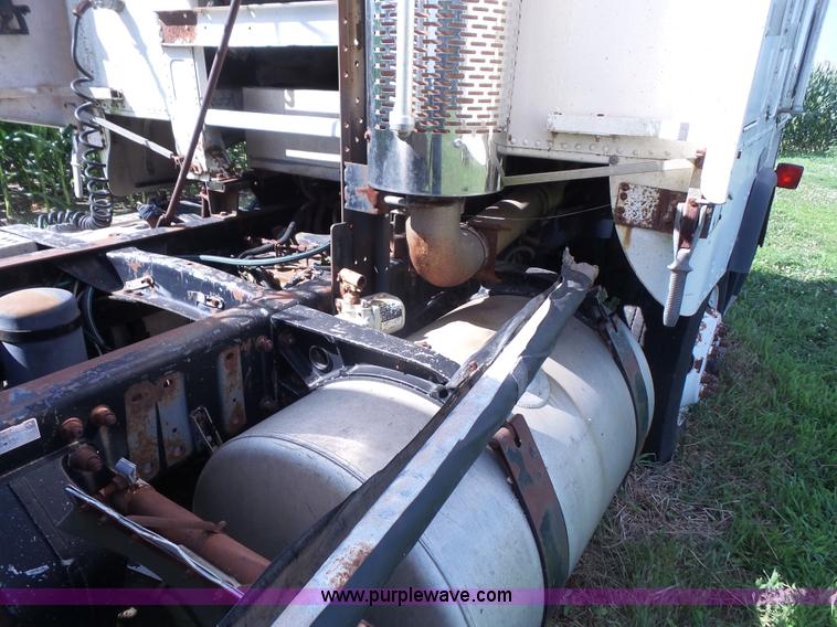 image for item K4687 1989 Freightliner FLA semi truck