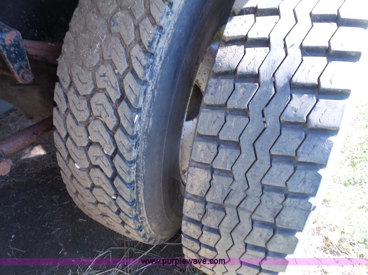 image for item K4687 1989 Freightliner FLA semi truck