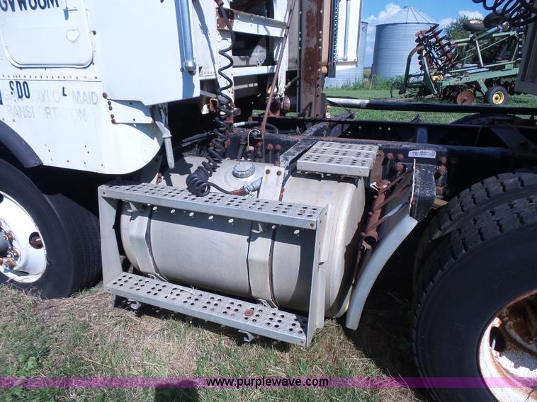 image for item K4687 1989 Freightliner FLA semi truck
