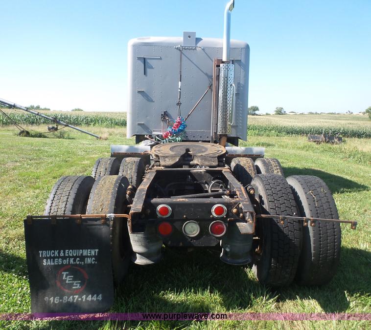 image for item K4707 1999 Freightliner Century Class semi truck