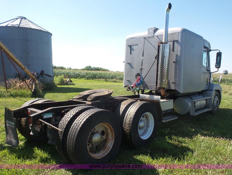 image for item K4707 1999 Freightliner Century Class semi truck