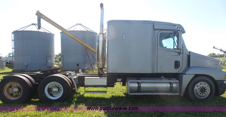 image for item K4707 1999 Freightliner Century Class semi truck