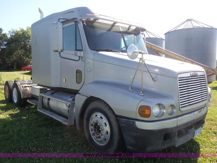 image for item K4707 1999 Freightliner Century Class semi truck