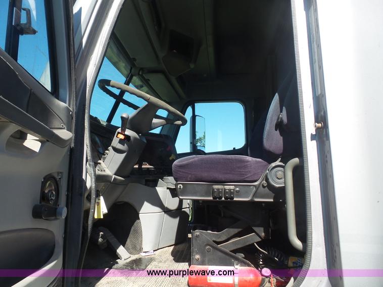 image for item K4707 1999 Freightliner Century Class semi truck