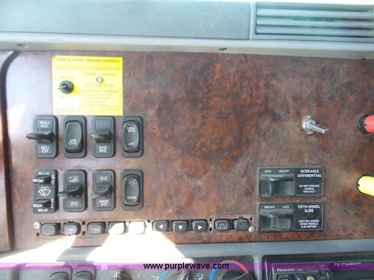 image for item K4707 1999 Freightliner Century Class semi truck