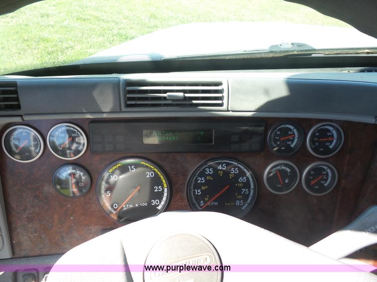 image for item K4707 1999 Freightliner Century Class semi truck