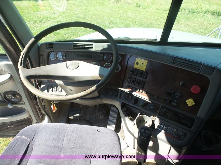 image for item K4707 1999 Freightliner Century Class semi truck