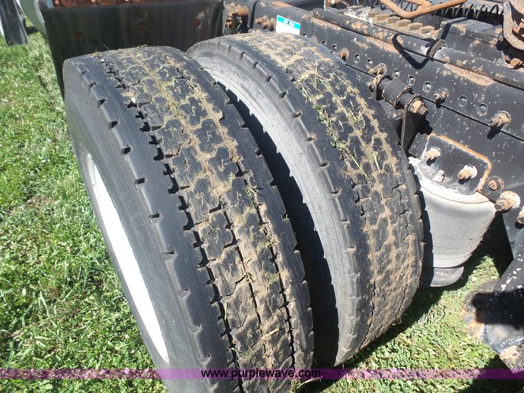 image for item K4707 1999 Freightliner Century Class semi truck