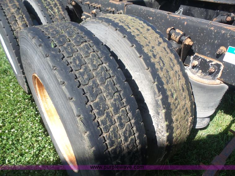 image for item K4707 1999 Freightliner Century Class semi truck