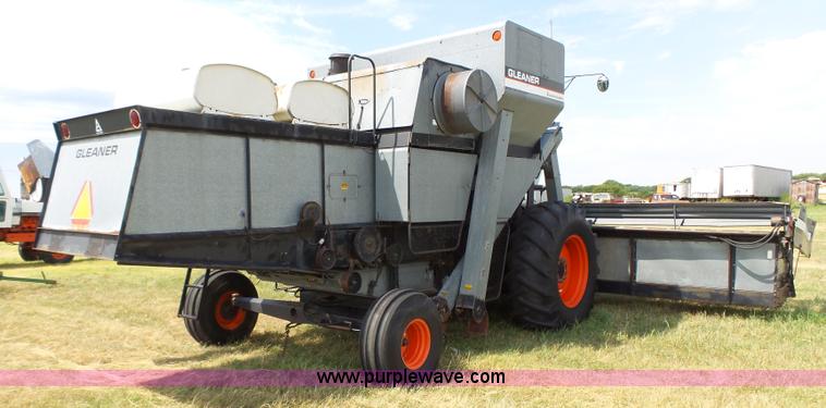 image for item K5299 Gleaner L2 combine