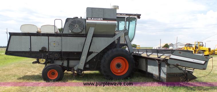 image for item K5299 Gleaner L2 combine
