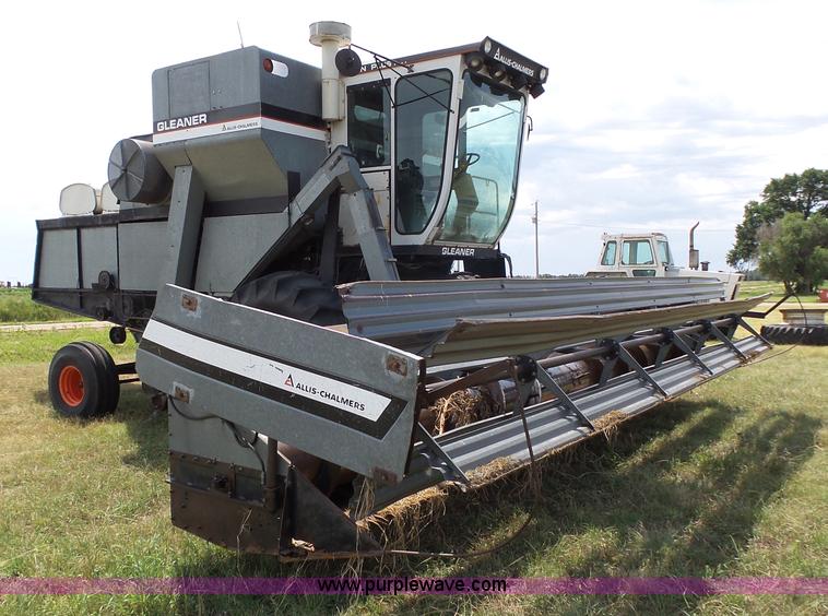 image for item K5299 Gleaner L2 combine