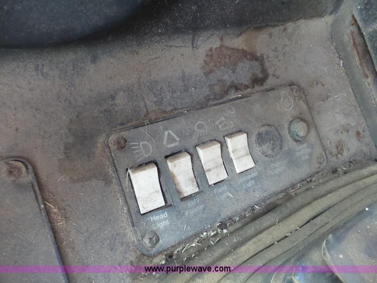 image for item K5299 Gleaner L2 combine