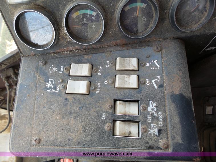 image for item K5299 Gleaner L2 combine