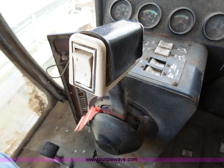 image for item K5299 Gleaner L2 combine