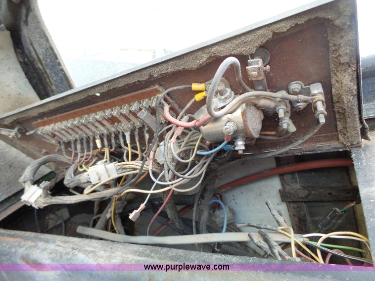 image for item K5299 Gleaner L2 combine