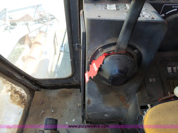 image for item K5299 Gleaner L2 combine