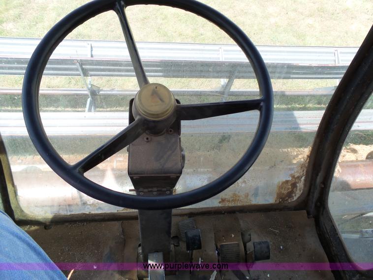 image for item K5299 Gleaner L2 combine