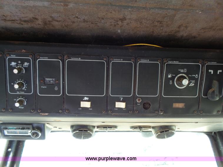 image for item K5299 Gleaner L2 combine