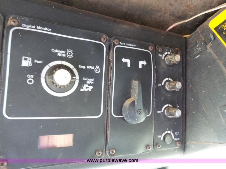 image for item K5299 Gleaner L2 combine