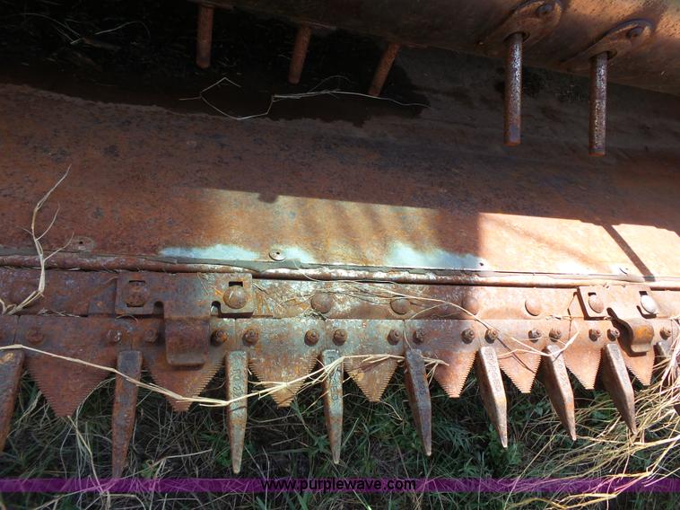 image for item K5299 Gleaner L2 combine