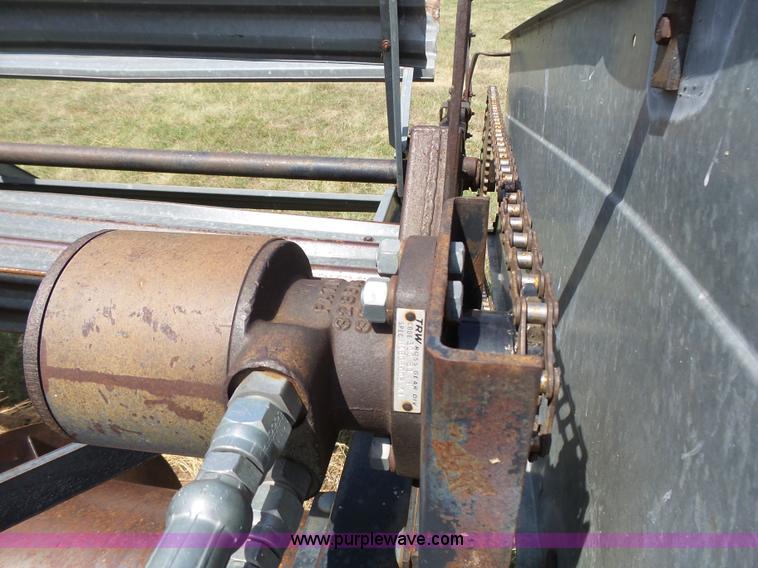 image for item K5299 Gleaner L2 combine