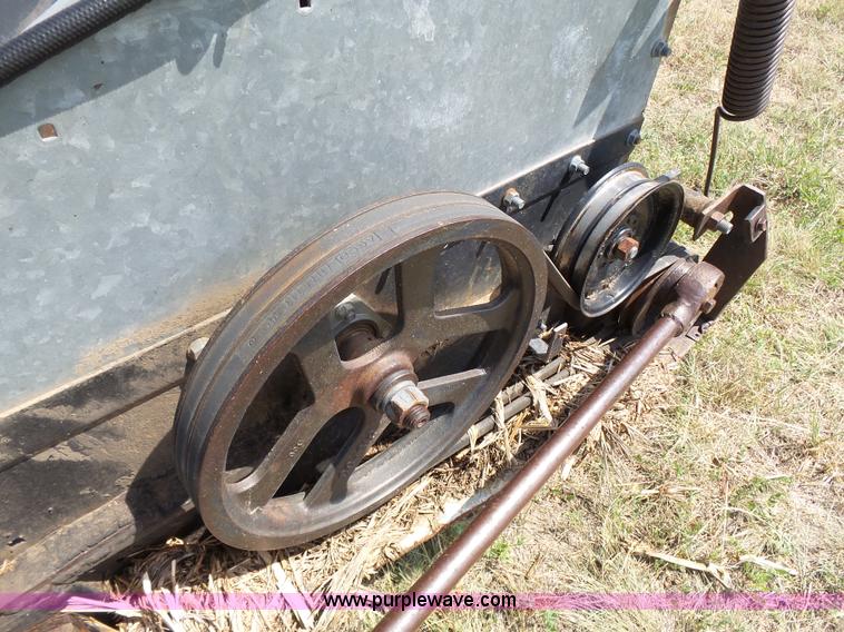 image for item K5299 Gleaner L2 combine