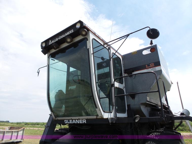 image for item K5299 Gleaner L2 combine