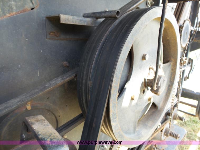 image for item K5299 Gleaner L2 combine