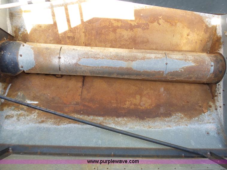 image for item K5299 Gleaner L2 combine