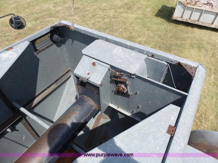 image for item K5299 Gleaner L2 combine