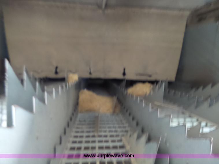 image for item K5299 Gleaner L2 combine