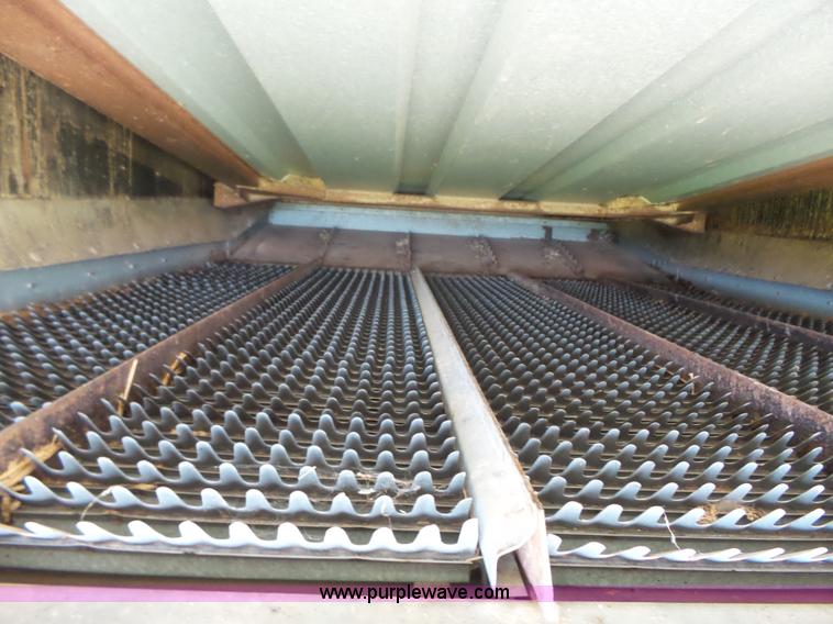 image for item K5299 Gleaner L2 combine