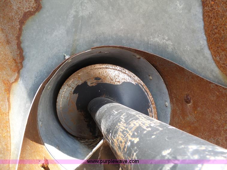 image for item K5299 Gleaner L2 combine