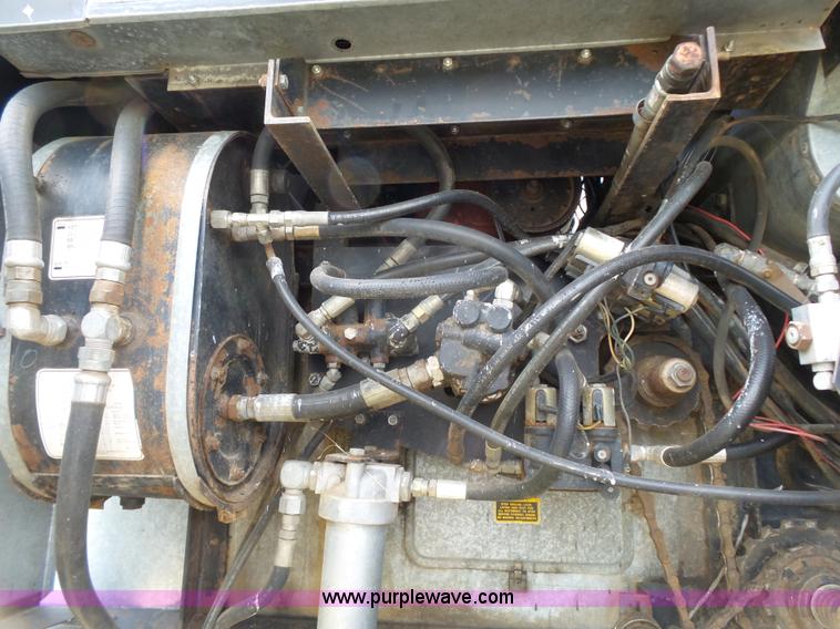 image for item K5299 Gleaner L2 combine