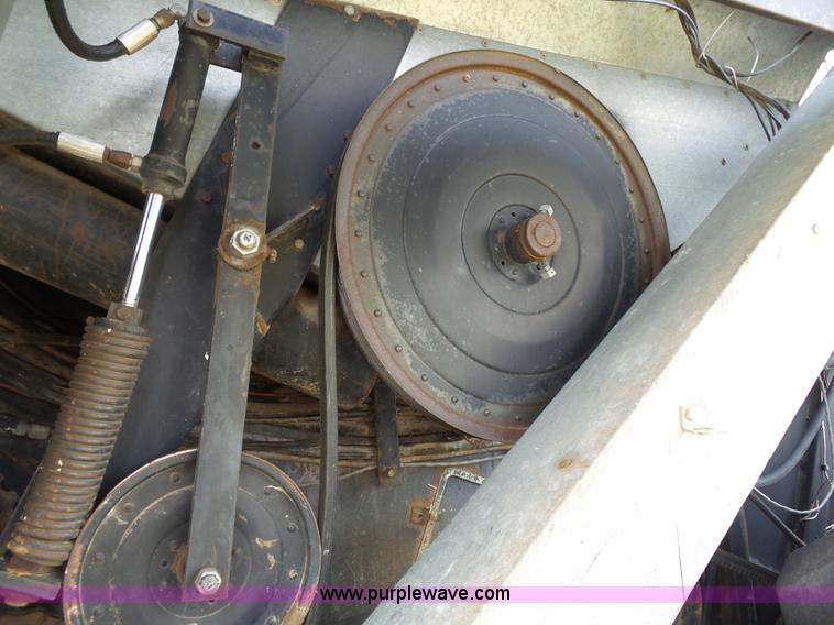 image for item K5299 Gleaner L2 combine