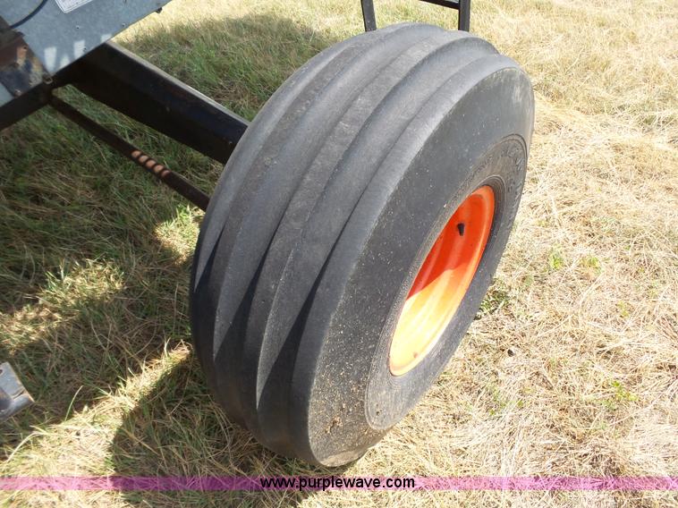 image for item K5299 Gleaner L2 combine