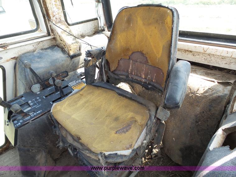 image for item K5301 1976 Case 1570 tractor