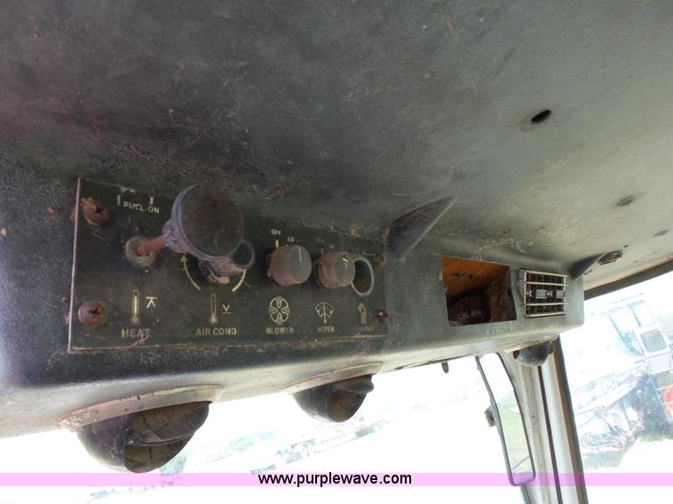 image for item K5301 1976 Case 1570 tractor